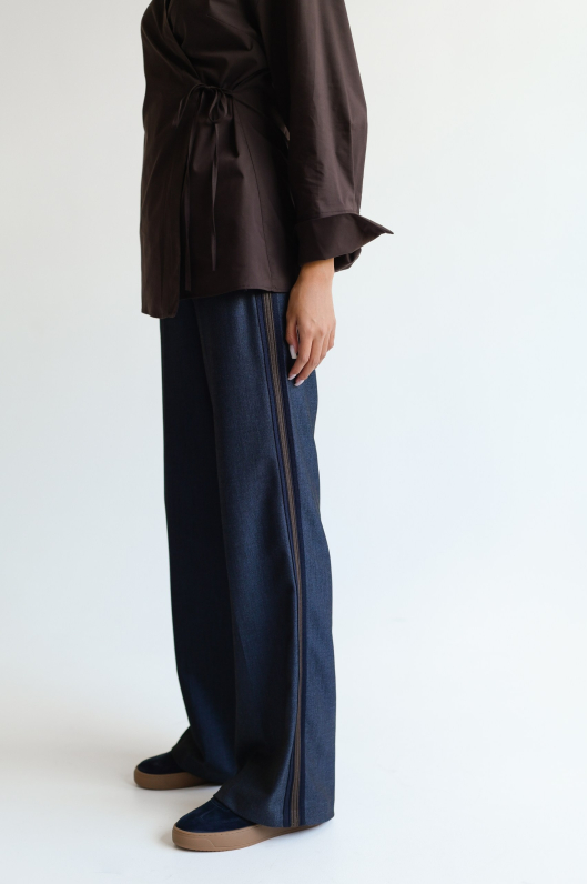 Брюки прямые с лампасом 